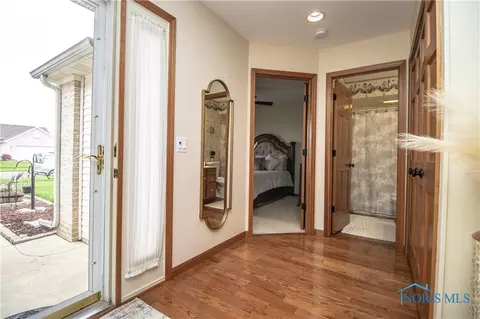 4209 Waterbend E Dr, Maumee, OH 43537 photo 6