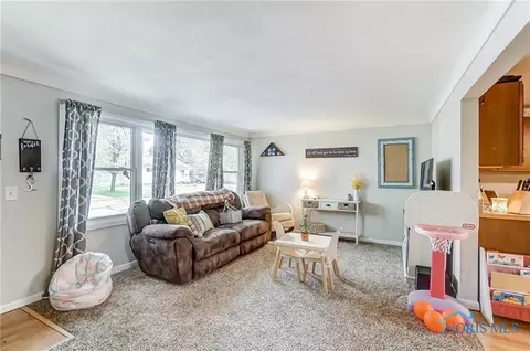 213 Degroff Ave, Archbold, OH 43502 photo 4