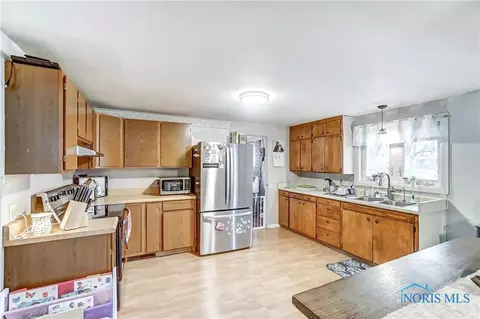 213 Degroff Ave, Archbold, OH 43502 photo 8