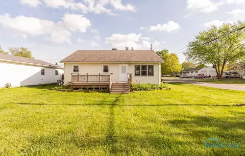 2704 Portland St, Oregon, OH 43616