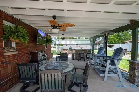 28223 E Broadway St, Walbridge, OH 43465 photo 28