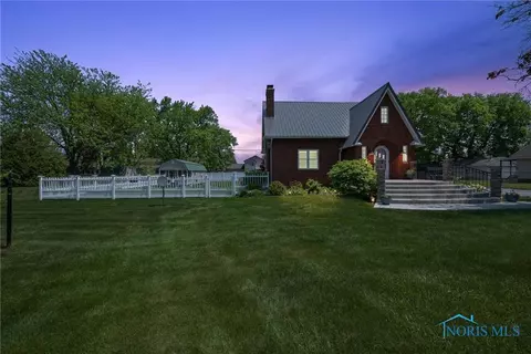 28223 E Broadway St, Walbridge, OH 43465 photo 1