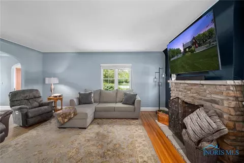28223 E Broadway St, Walbridge, OH 43465 photo 8