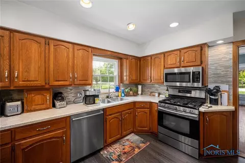 28223 E Broadway St, Walbridge, OH 43465 photo 14