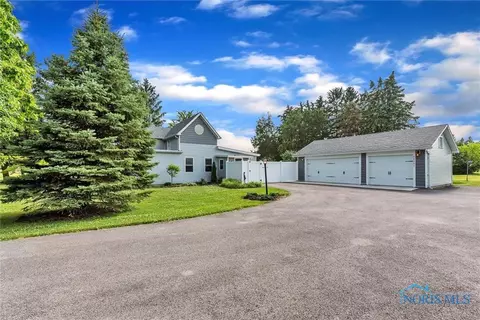 24921 Scheider Rd, Perrysburg, OH 43551