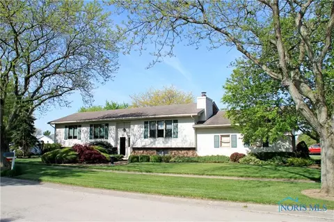 513 Cedar Ln, Bowling Green, OH 43402