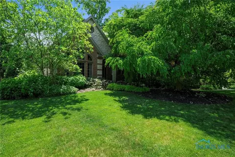 7757 Forest Creek Ct, Maumee, OH 43537