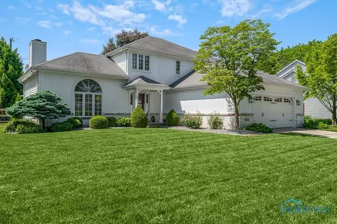 7727 Cobblestone Dr, Sylvania, OH 43560