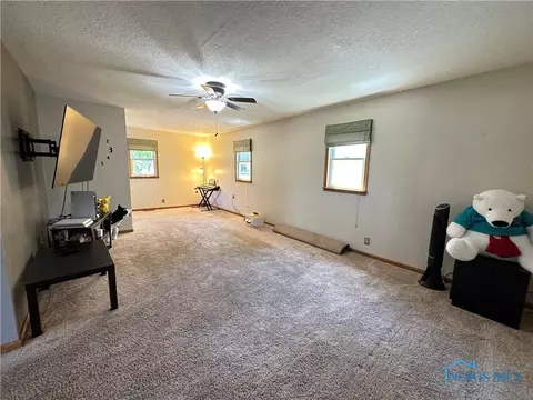 736 Howard St, Findlay, OH 45840 photo 7