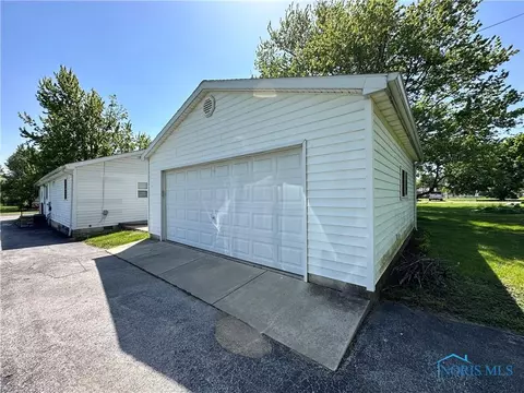 736 Howard St, Findlay, OH 45840 photo 2