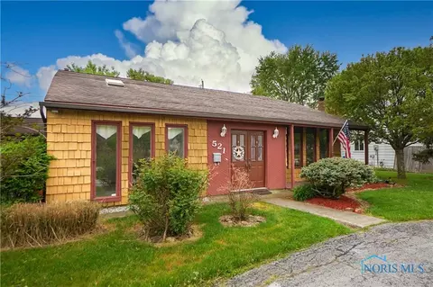 521 Eisenhower Dr, Fostoria, OH 44830