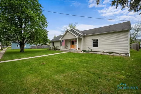 209 W 9th St, Genoa, OH 43430