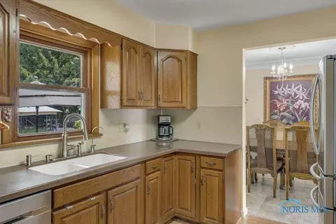 1038 Scribner St, Maumee, OH 43537 photo 12