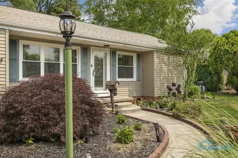 1038 Scribner St, Maumee, OH 43537 photo 2