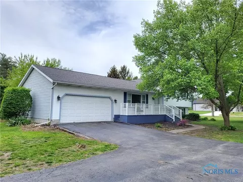 8211 Dorr St, Toledo, OH 43617