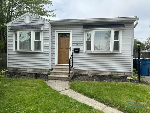 1440 Pieper Dr, Oregon, OH 43616
