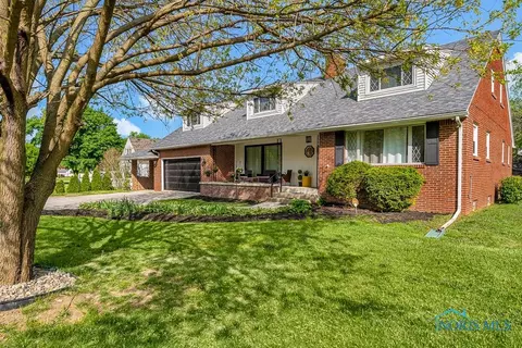 1307 N Dixie Hwy, Rossford, OH 43460