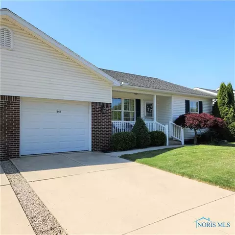 105 E Teakwood Ct, Tiffin, OH 44883