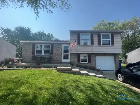 220 Edgewood Dr, Perrysburg, OH 43551