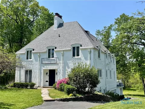 3819 Sulphur Spring Rd, Ottawa Hills, OH 43606