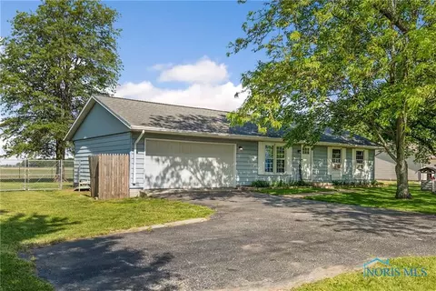 17719 Brim Rd, Bowling Green, OH 43402