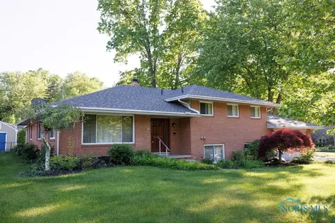 3837 N Beverly Hills Dr, Toledo, OH 43614