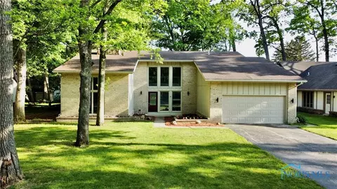 6015 Barkwood Ln, Sylvania, OH 43560