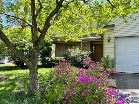 7251 Oak Ln, Holland, OH 43528