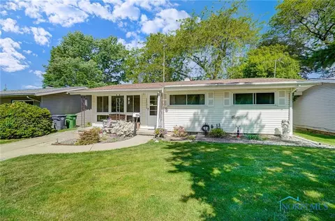 1201 Village Trail Dr, Maumee, OH 43537
