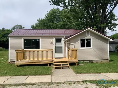 11 N Maple St, Bloomville, OH 44818