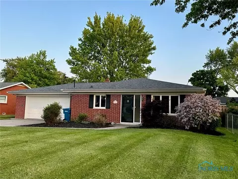 117 E Ottawa St, Oak Harbor, OH 43449