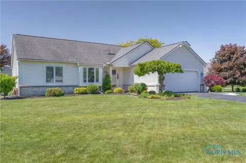 909 Jennison Dr, Rossford, OH 43460