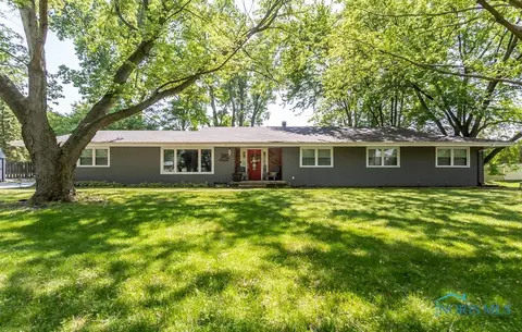 6117 S Chanticleer Dr, Maumee, OH 43537
