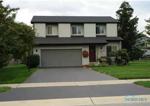 829 Village Pkwy, Waterville, OH 43566