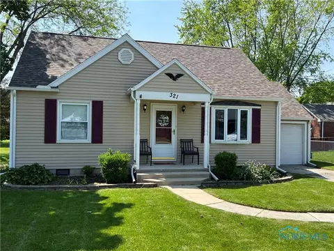 321 Park Dr, Luckey, OH 43443
