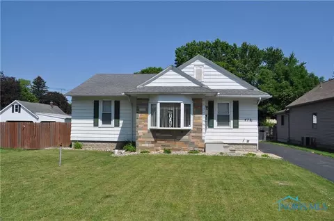 472 Eagle Point Rd, Rossford, OH 43460