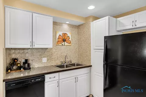 805 Wall St, Maumee, OH 43537 photo 9