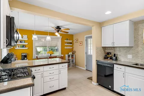 805 Wall St, Maumee, OH 43537 photo 7