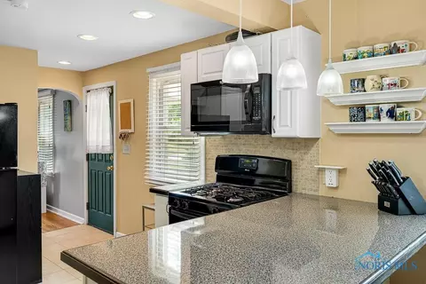 805 Wall St, Maumee, OH 43537 photo 8