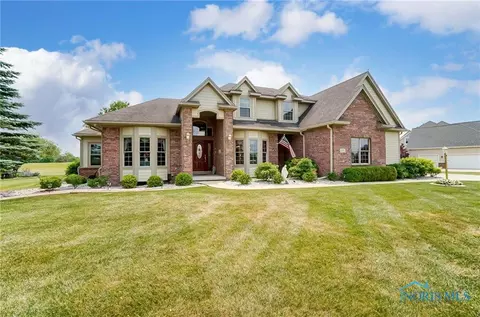 715 Pine Valley Dr, Bowling Green, OH 43402
