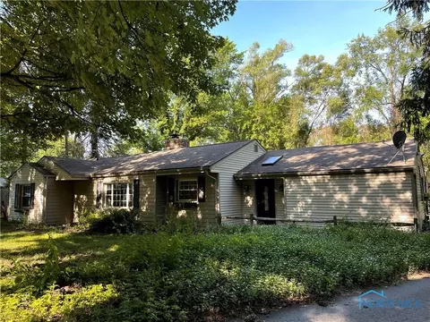 5225 Silica Dr, Sylvania, OH 43560