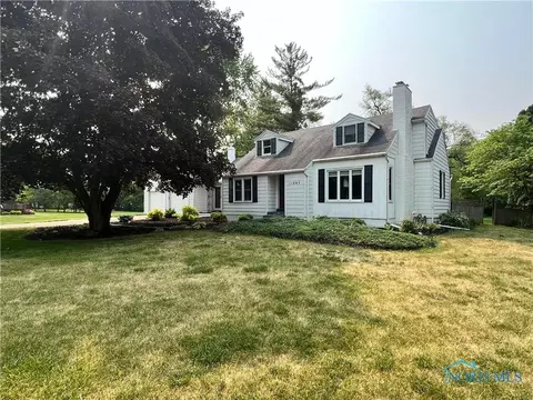 11045 West St, Whitehouse, OH 43571