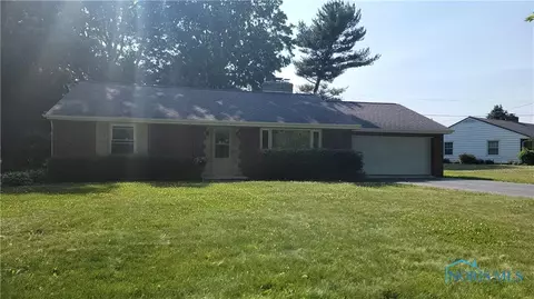 627 Monticello Dr, Fostoria, OH 44830