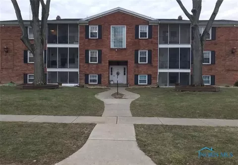 5533 Cresthaven Ln #3B/11, Toledo, OH 43614