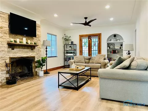 2132 Parkside Blvd, Toledo, OH 43607 photo 2