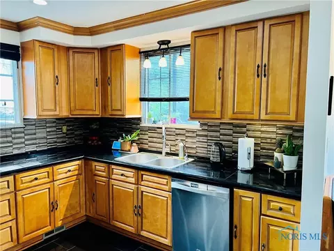 2132 Parkside Blvd, Toledo, OH 43607 photo 10