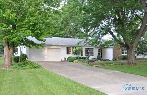 1921 Valley View Ter, Fremont, OH 43420
