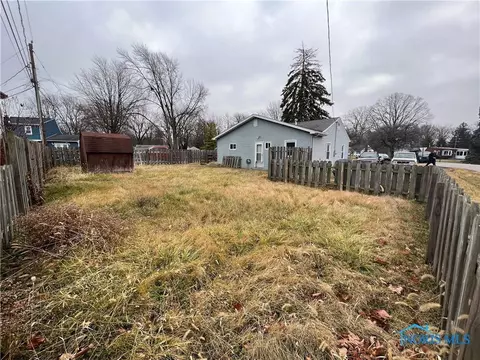 5859 Willacker Rd, Oregon, OH 43616 photo 2
