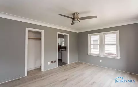 2105 Perth St, Toledo, OH 43607 photo 3