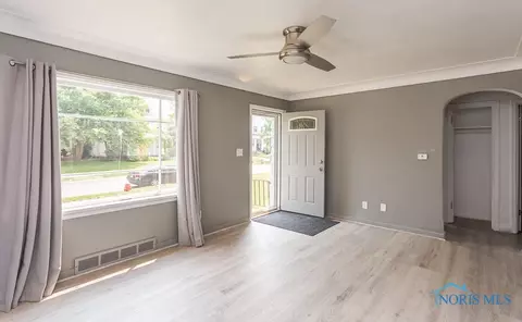 2105 Perth St, Toledo, OH 43607 photo 5